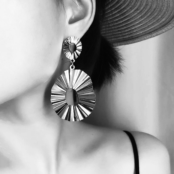 🌺silver leaf Punk statement drop earring - Picture 9 of 12